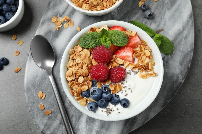 Yogurt greco con frutta e frutta secca