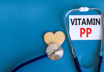 Vitamina PP, scritta su sfondo blu
