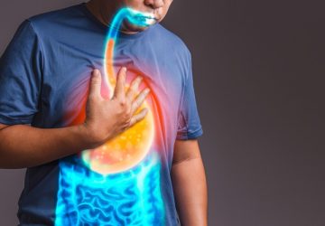 immagine computerizzata di reflusso gastroesofageo nel corpo di un uomo