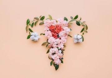 Endometriosi, disegno di un utero con fiori e foglie